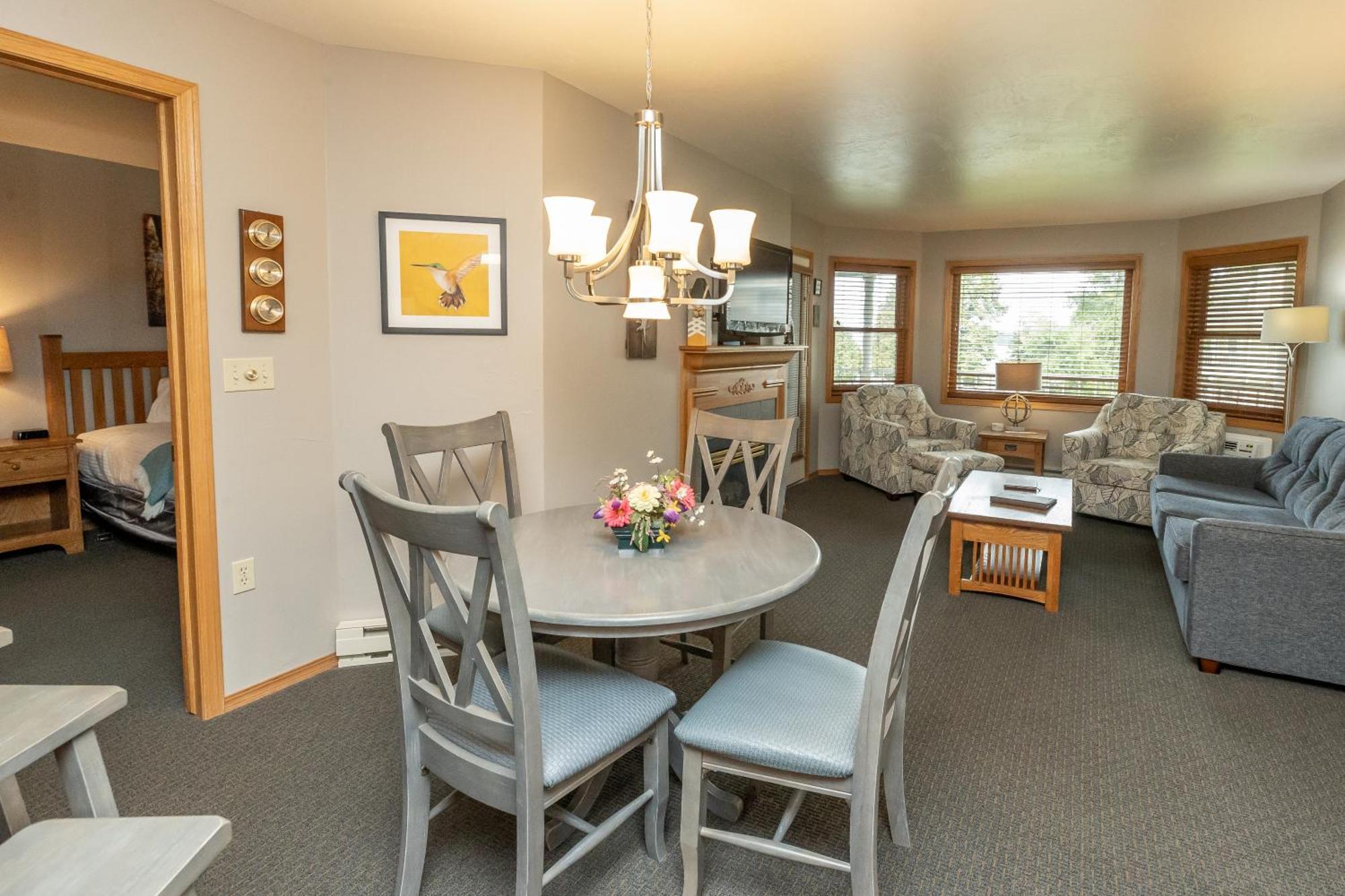 Westwood Shores Waterfront Resort Sturgeon Bay