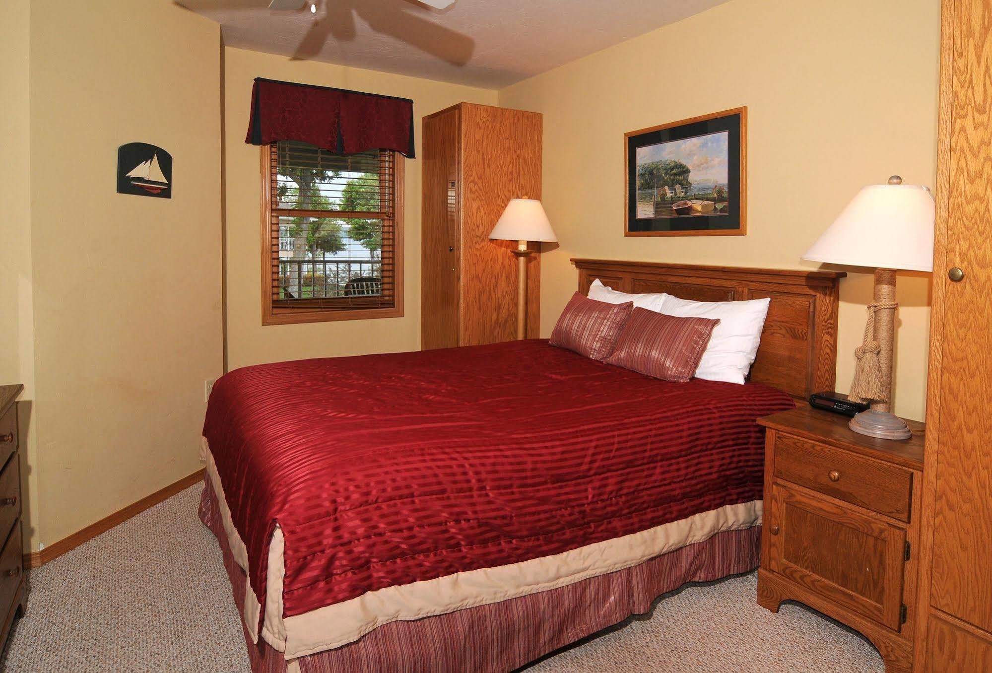 Westwood Shores Waterfront 3*