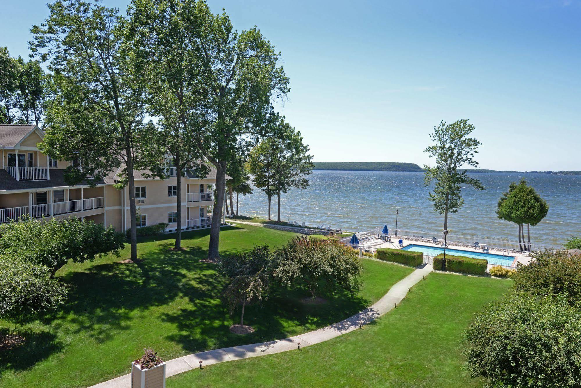 Westwood Shores Waterfront 3*