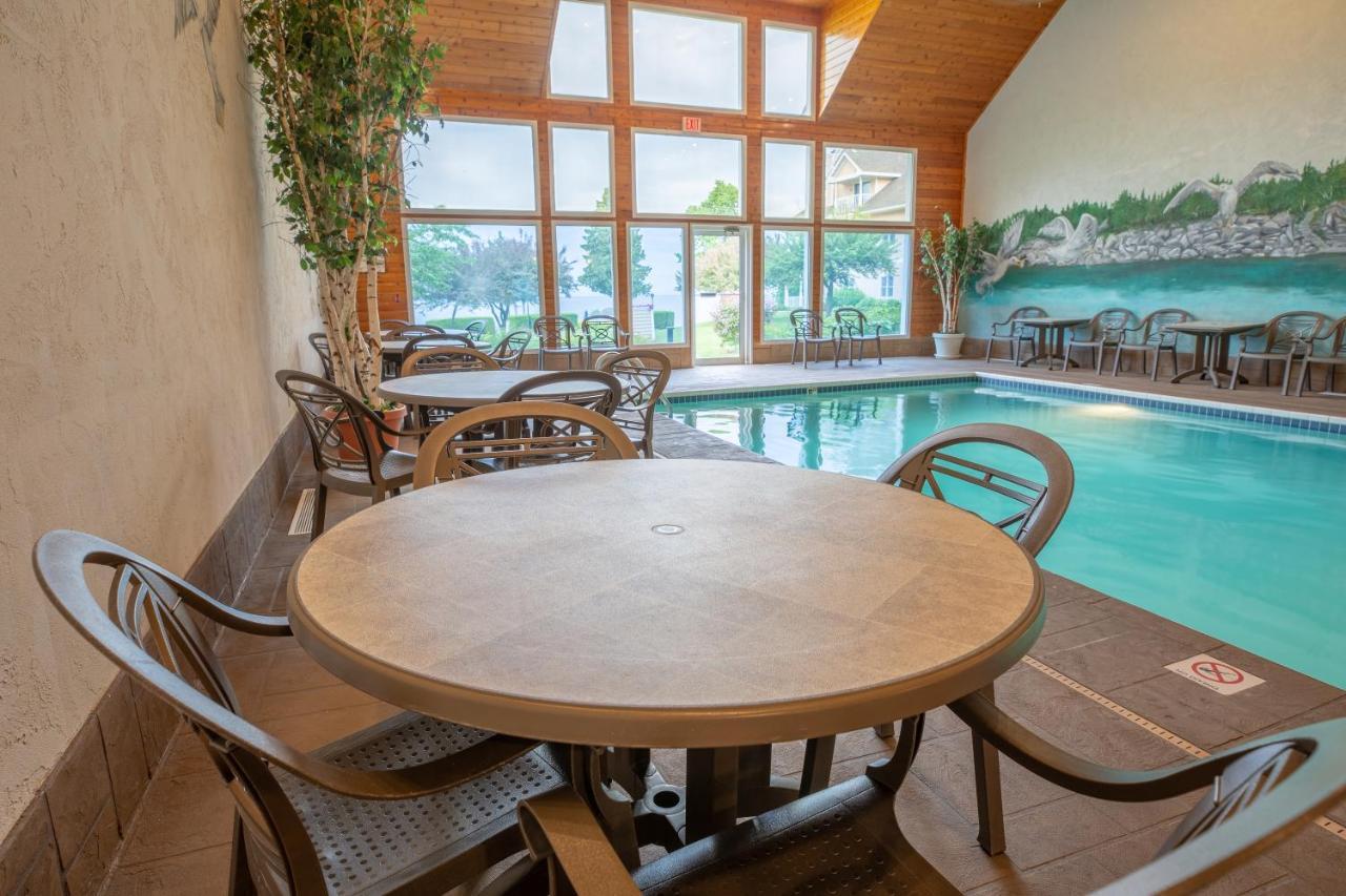Westwood Shores Waterfront 3*
